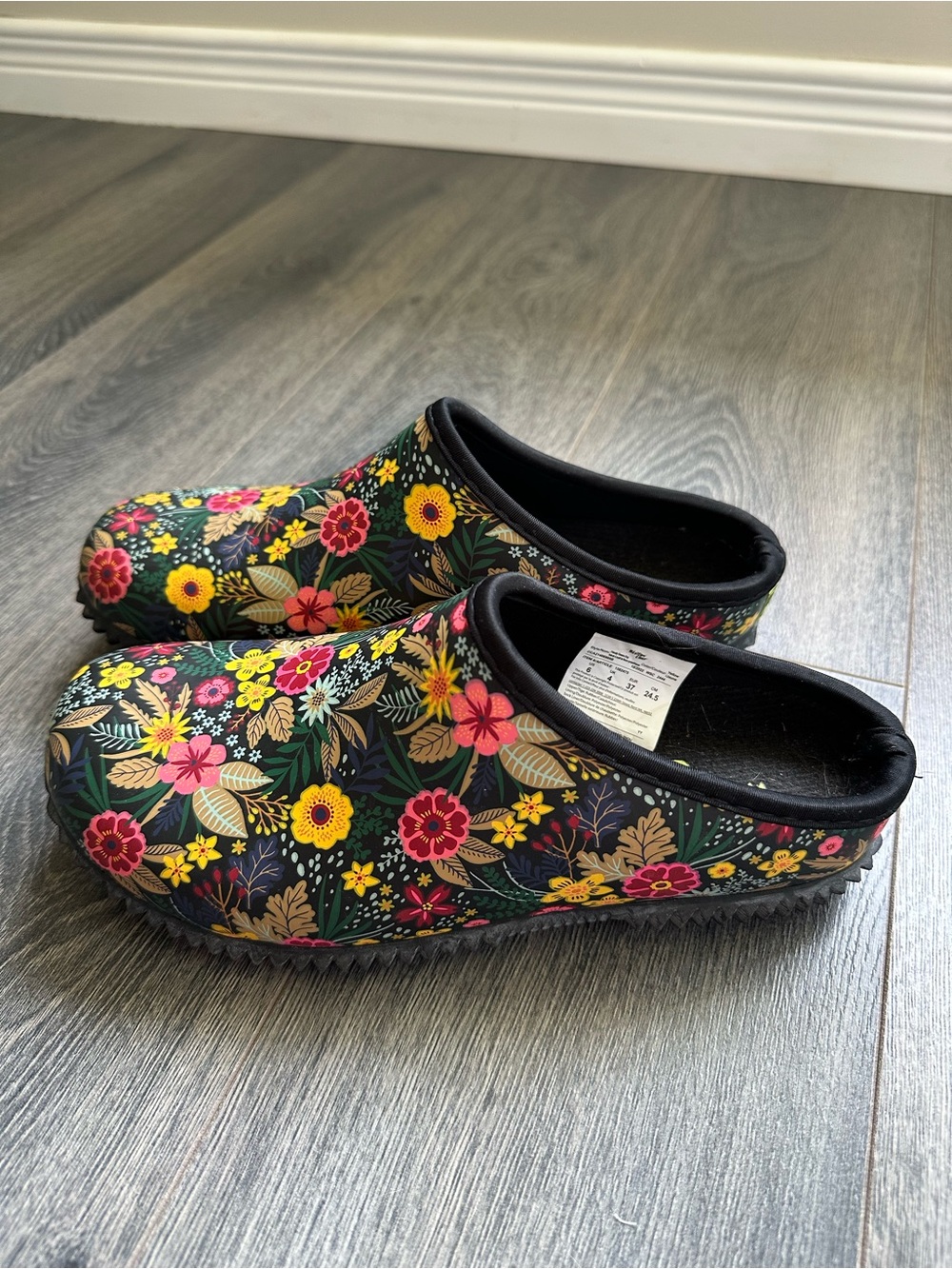 Western Chief Floral Garden Slip On Water Resistant Clogs Women’s Cottagecore 6